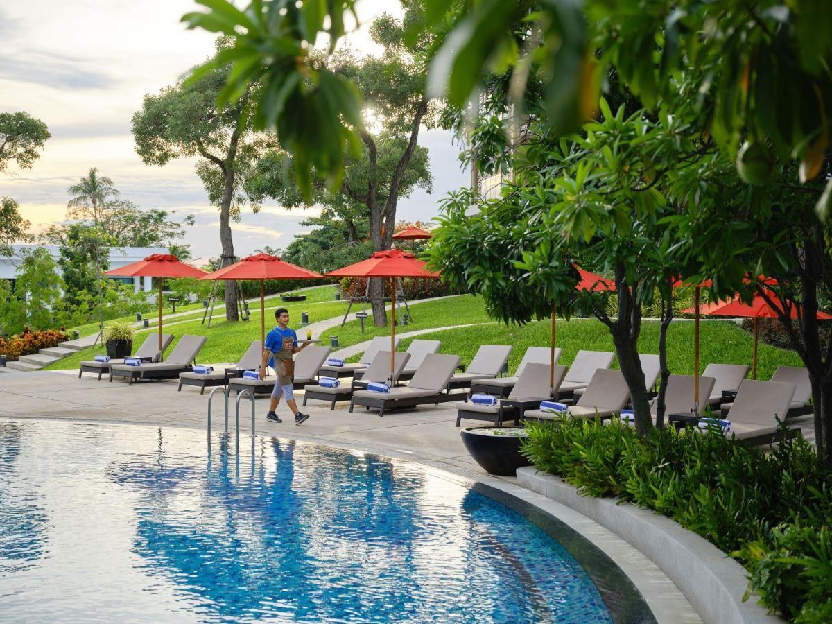 Hotel Amari Pattaya Esterno foto The pool at the U Sathorn