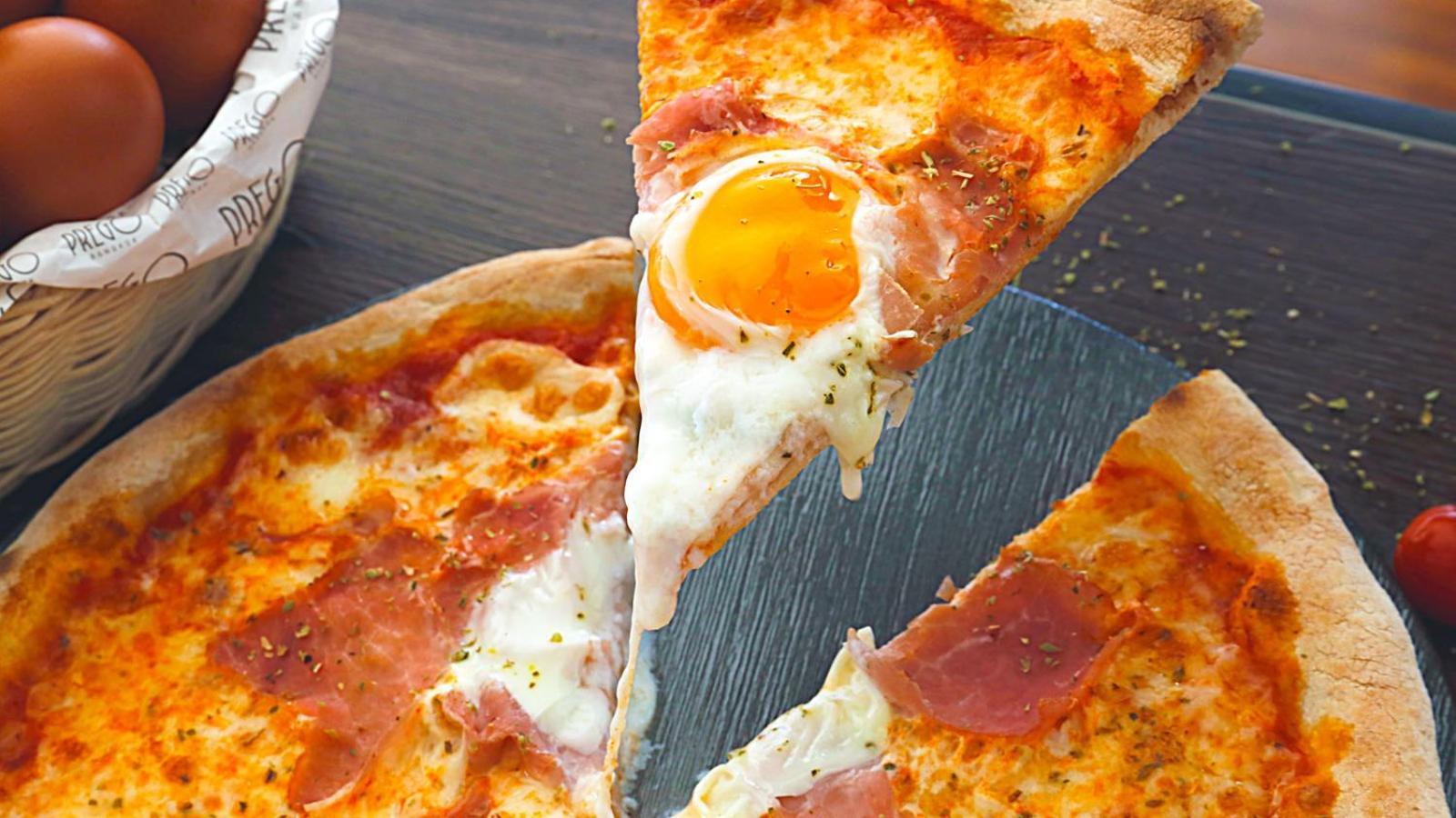 Hotel Amari Pattaya Esterno foto A slice of egg pizza