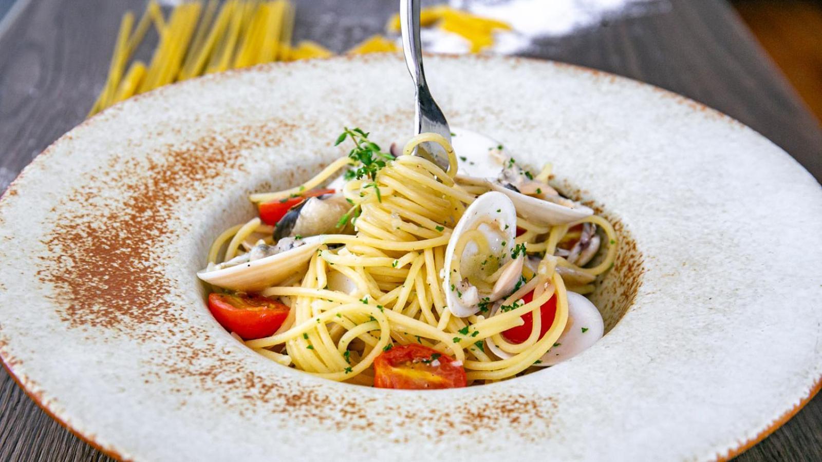 Hotel Amari Pattaya Esterno foto Spaghetti alla vongole